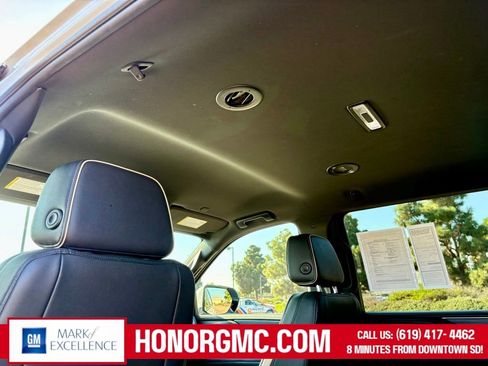 Used 2024 GMC Yukon XL SLT image 17