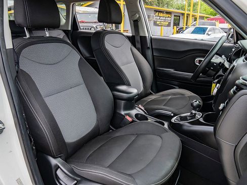 Used 2018 Kia Soul + FWD image 21
