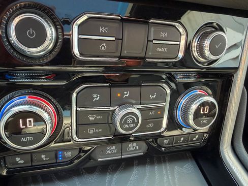 Used 2022 GMC Yukon Denali AWD/4WD image 13