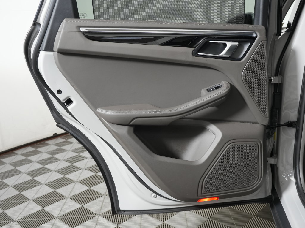 Certified 2023 Porsche Macan AWD/4WD image 35