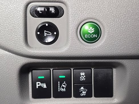 Used 2018 Honda Pilot Touring image 32
