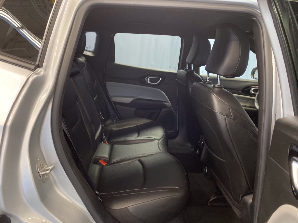Certified 2025 Jeep Compass Limited AWD/4WD image 37