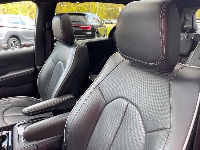 Used 2026 Chrysler Pacifica Limited FWD image 17