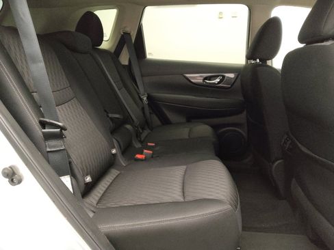 Used 2018 Nissan Rogue SV image 19