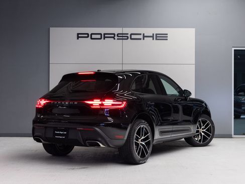Certified 2026 Porsche Macan AWD/4WD image 7