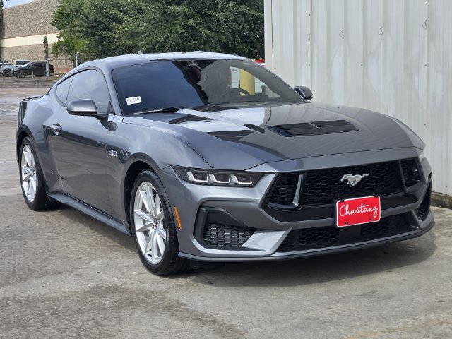 Used 2025 Ford Mustang GT Premium RWD image 3