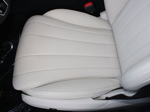 Used 2026 Mercedes-Benz E 350 4MATIC Sedan image 14