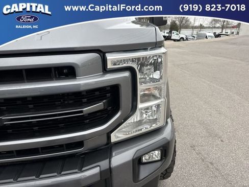 Used 2022 Ford F350 Lariat image 11