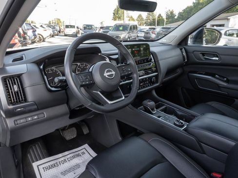 Used 2023 Nissan Pathfinder SL w/ SL Premium Package AWD/4WD image 12