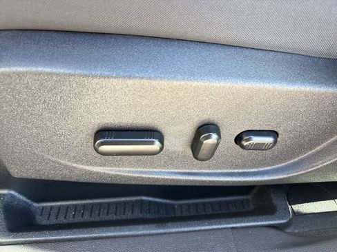 Used 2017 Ford C-MAX SE image 19