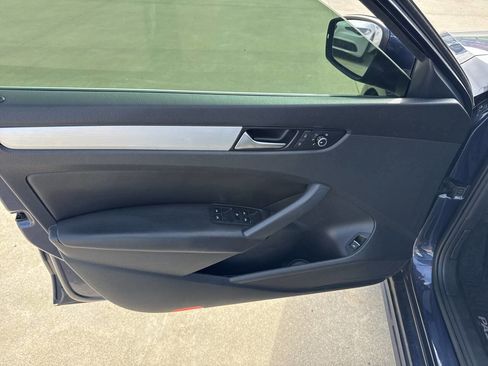 Used 2013 Volkswagen Passat TDI SE image 11