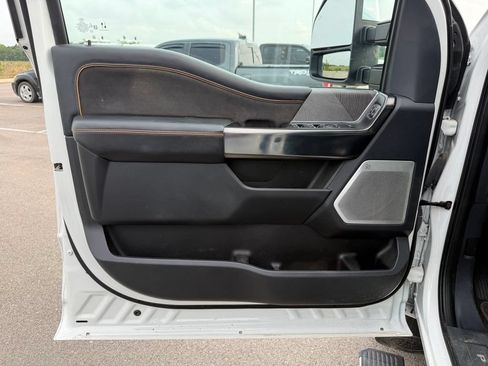 Used 2024 Ford F350 Platinum w/ FX4 Off-Road Package AWD/4WD image 6