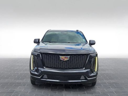 Used 2025 Cadillac Escalade ESV Sport AWD/4WD image 2