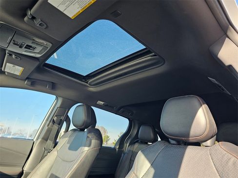 Used 2024 Toyota Sienna XSE image 28