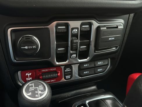 Used 2024 Jeep Wrangler Unlimited Rubicon 4xe AWD/4WD image 18