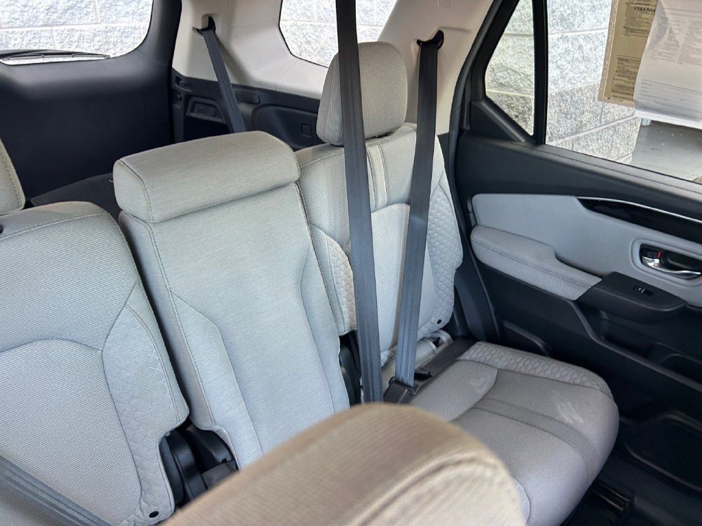 Used 2024 Honda Pilot LX image 18