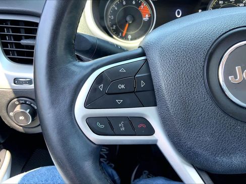 Used 2017 Jeep Cherokee Trailhawk AWD/4WD image 23