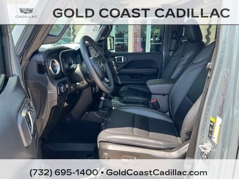 Used 2025 Jeep Gladiator Sport AWD/4WD image 12