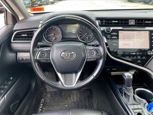 Used 2020 Toyota Camry XLE image 16