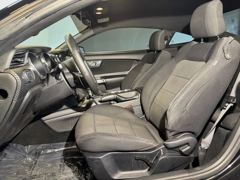Used 2017 Ford Mustang Coupe RWD image 7