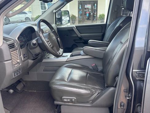 Used 2005 Nissan Titan LE w/ (T01) Tow Pkg AWD/4WD image 9