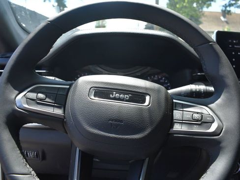 Used 2025 Jeep Compass Limited AWD/4WD image 12