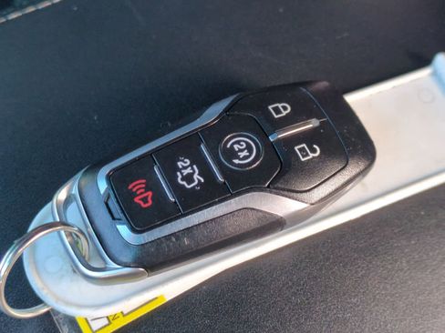 Used 2017 Ford Explorer Platinum image 38