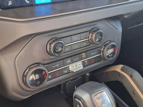 Used 2025 Ford Bronco Badlands AWD/4WD image 9