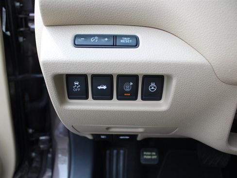 Used 2015 Nissan Altima 3.5 SL FWD image 17