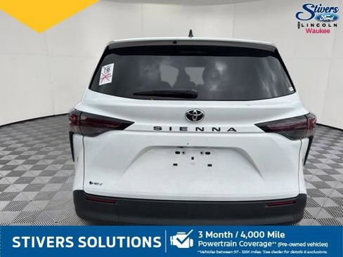 Used 2026 Toyota Sienna LE FWD image 7
