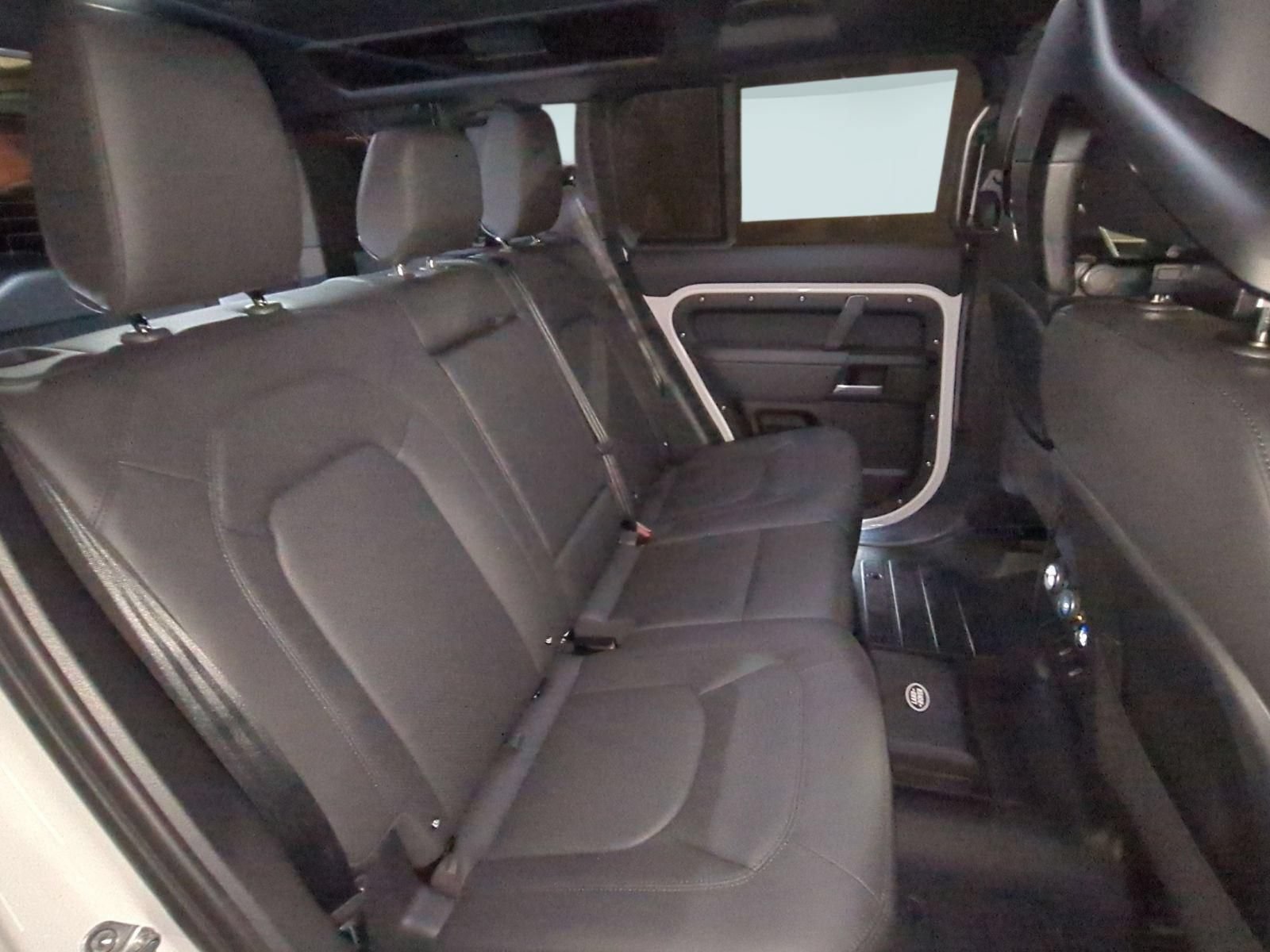New 2026 Land Rover Defender 110 X-Dynamic SE AWD/4WD image 29