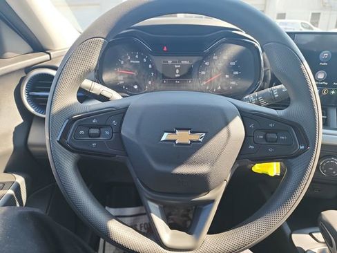New 2026 Chevrolet Trax LS w/ LS Convenience Package FWD image 19
