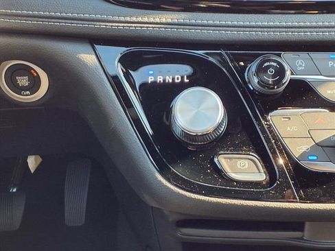 New 2026 Chrysler Pacifica Select image 10