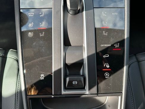 Used 2026 Porsche Macan AWD/4WD image 23