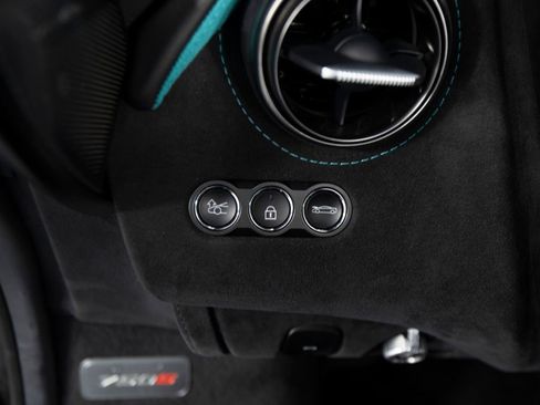 Used 2024 McLaren 750S Spider image 29