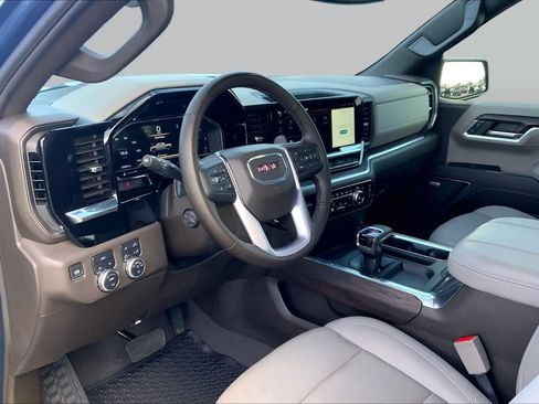 Used 2024 GMC Sierra 1500 SLT w/ SLT Convenience Package AWD/4WD image 18