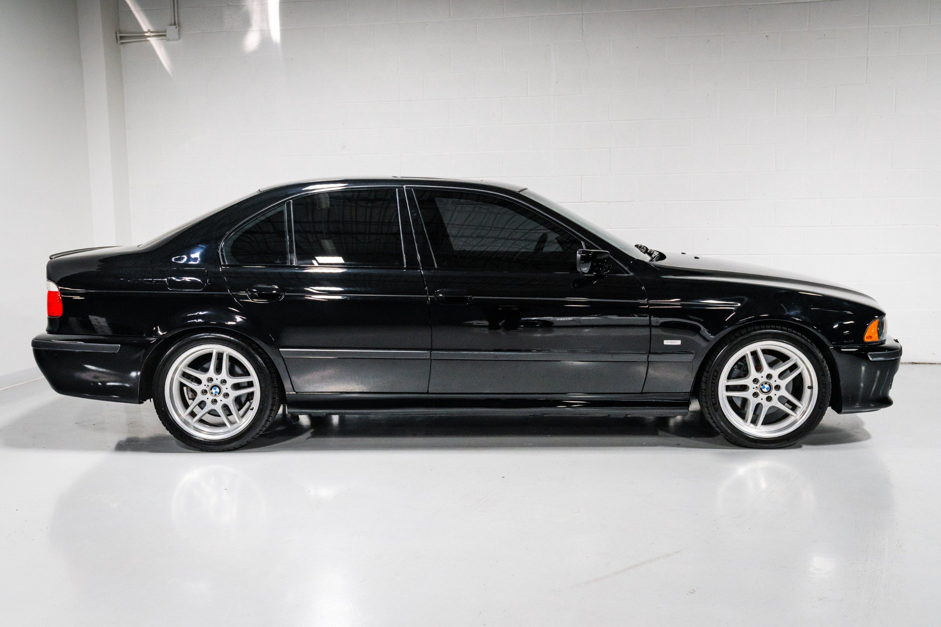 Used 2003 BMW 540i Sedan RWD image 2