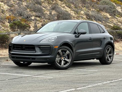 Used 2025 Porsche Macan image 1