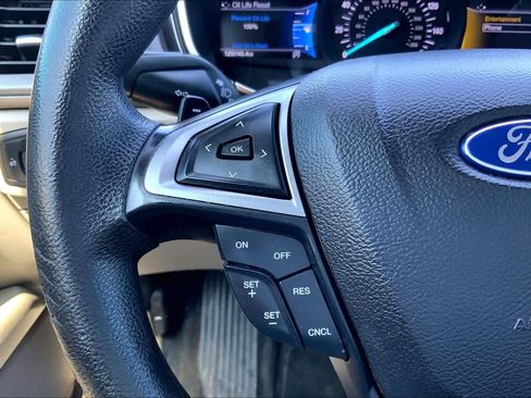 Used 2017 Ford Fusion SE w/ Fusion SE Technology Package FWD image 24