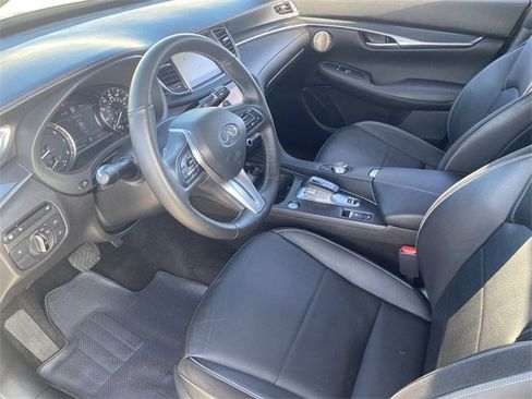 Used 2024 INFINITI QX50 Sport image 18