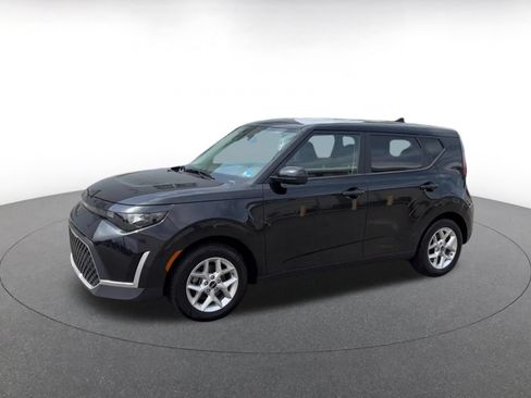 Used 2025 Kia Soul LX w/ LX Technology Package FWD image 8