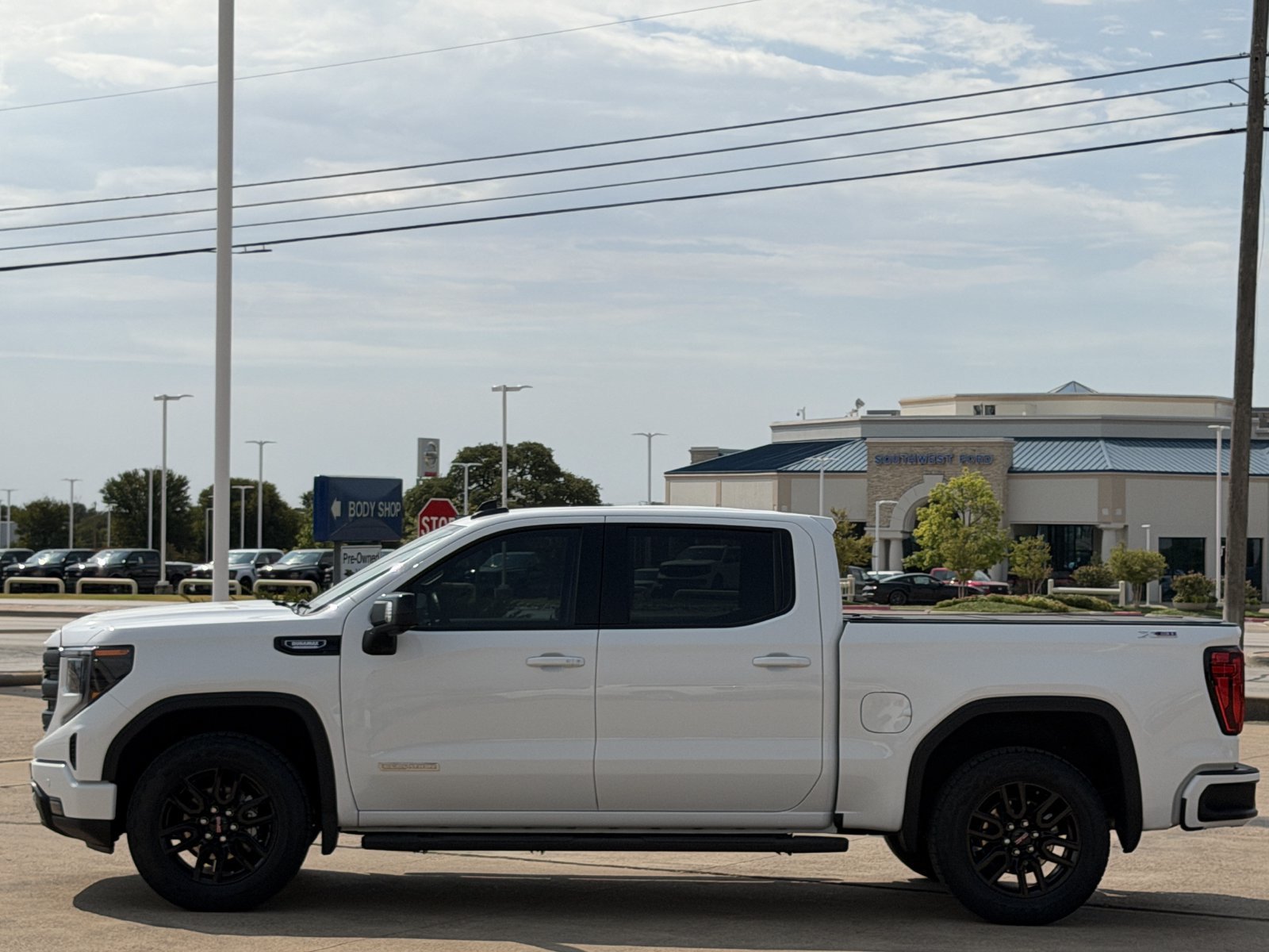 Used 2025 GMC Sierra 1500 Elevation w/ Elevation Premium Package AWD/4WD image 7