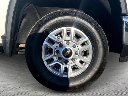 Used 2024 Chevrolet Silverado 2500 LT image 9