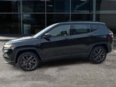 New 2026 Jeep Compass Latitude image 3