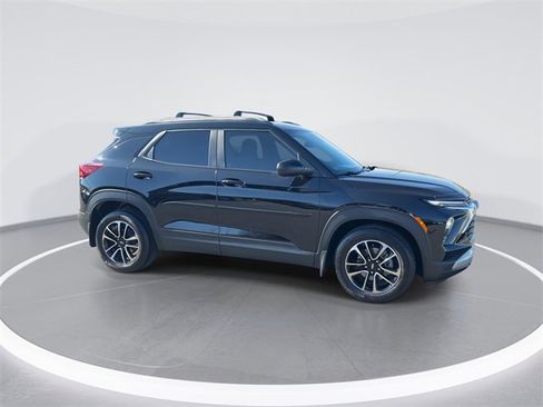 Used 2024 Chevrolet TrailBlazer LT w/ Driver Confidence Package image 9