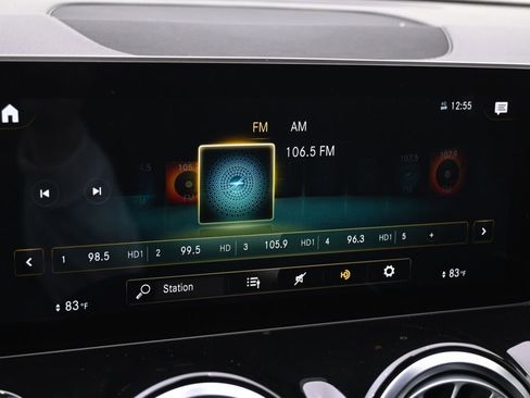 Used 2021 Mercedes-Benz GLB 250 4MATIC image 28