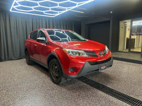 Used 2015 Toyota RAV4 LE AWD/4WD image 9