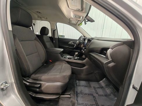 Used 2021 Chevrolet Traverse LT FWD image 23