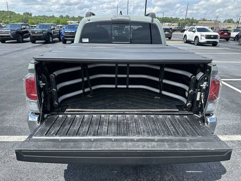 Used 2022 Toyota Tacoma TRD Off-Road AWD/4WD image 28