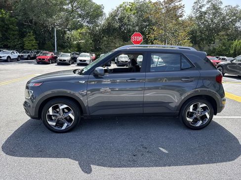 Used 2023 Hyundai Venue SEL w/ Cargo Package FWD image 11